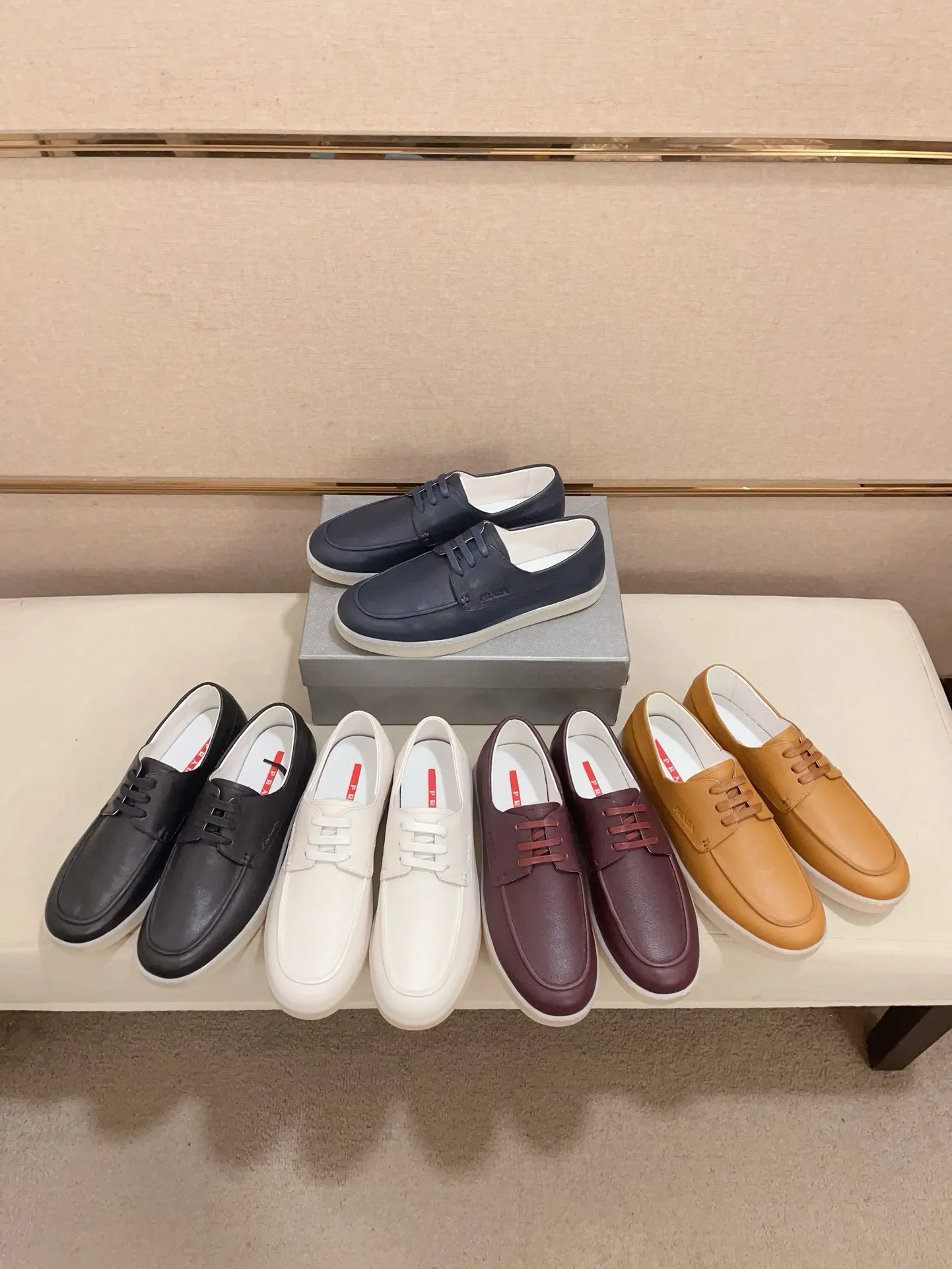 Men's shoes 💰 540💰 ✔️✔️✔️Higher version High-quality new PRADA (Prada) counters are launched at the same time. The new men's shoes and 😘 fabrics are made of high-tech glue-making technology. Lining: Full cowhide lining. 👍🏿 High-end ☄️ air-cushion molded anti-slip rubber outsole, exquisite lines, simple and elegant, comfortable and high-end for leisure travel. Code number: 38 to 44 (45 can be customized and cannot be returned or exchanged)